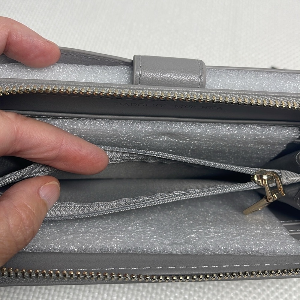 NWT Badgley Mischka Gray Studded Clutch Wristlet Gold Tone Hardware Zip Closure - Picture 5 of 9
